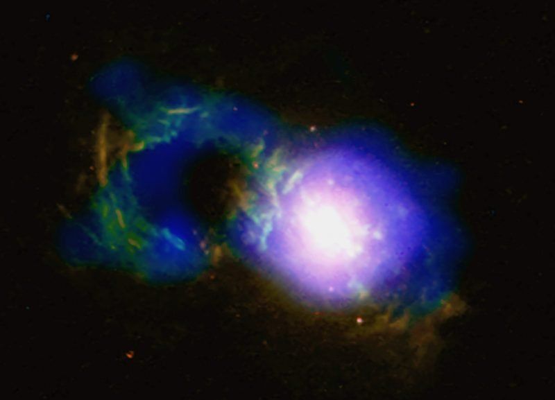 La galaxia “Taza de Té” está siendo destrozada por un agujero negro supermasivo