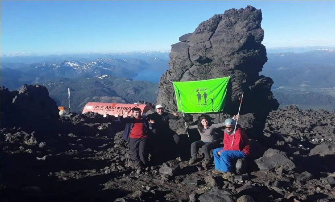 Un grupo de personas no videntes realizó un ascenso al volcán Lanín