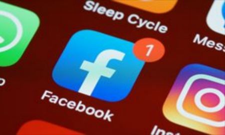 Facebook está en una profunda crisis: apagón, denuncias y filtración de datos. Facebook está en una profunda crisis: apagón, denuncias y filtración de datos.