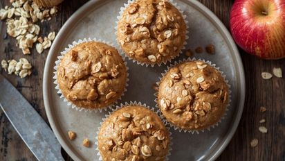 Cómo hacer muffins de avena y manzana: la receta fácil, saludable y esponjosa