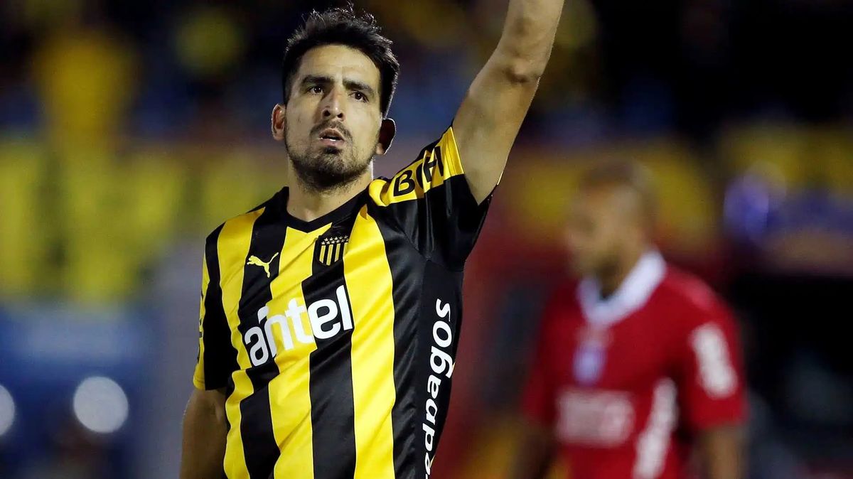 Lucas Viatri y un compañero de Peñarol dee Montevideo acusados de agresión sexual en Uruguay