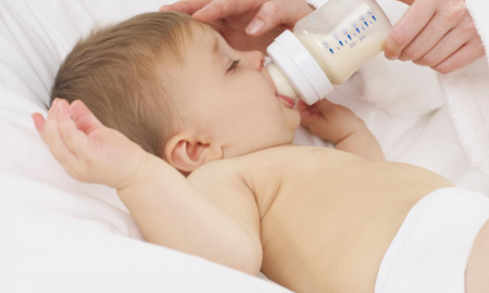Alertan que a través de las mamaderas los bebés consumen gran cantidad de microplásticos Alertan que a través de las mamaderas los bebés consumen gran cantidad de microplásticos