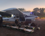 Tras más de un mes de investigación y control aéreo en el norte santafesino, fuerzas federales secuestraron 442 kilos de cocaína en una zona rural de Vera por orden de la PROCUNAR. Tras más de un mes de investigación y control aéreo en el norte santafesino, fuerzas federales secuestraron 442 kilos de cocaína en una zona rural de Vera por orden de la PROCUNAR.