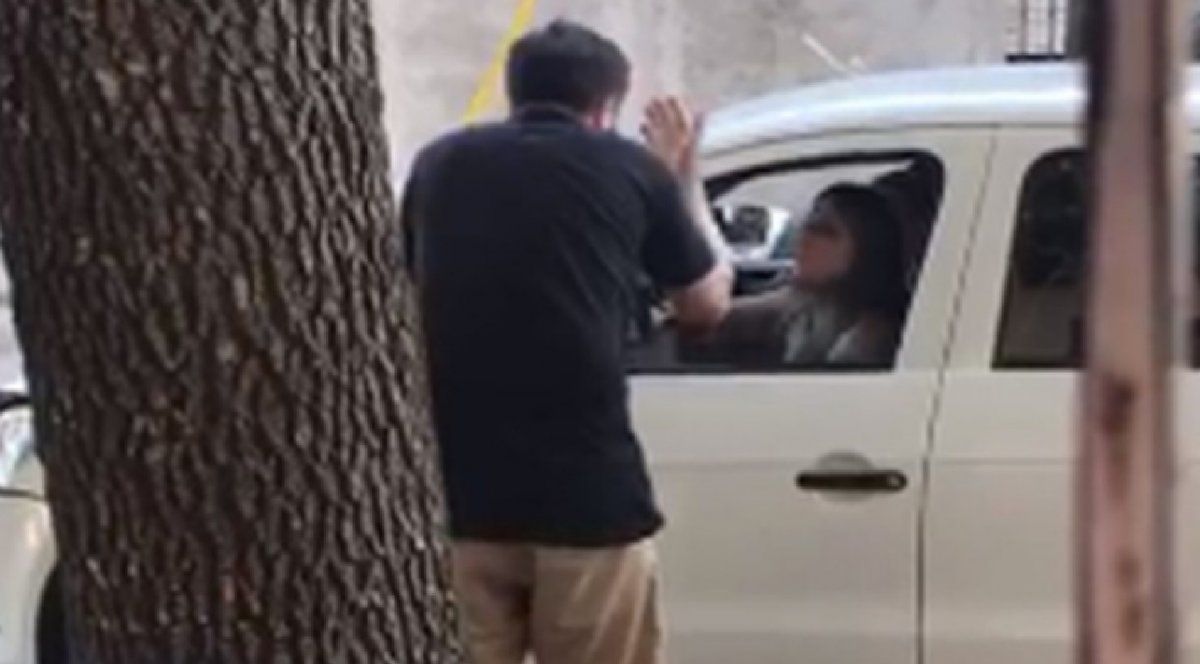 Relatos Salvajes en Santa Fe: un hombre insultó y pateó el auto de una mujer que lo había chocado