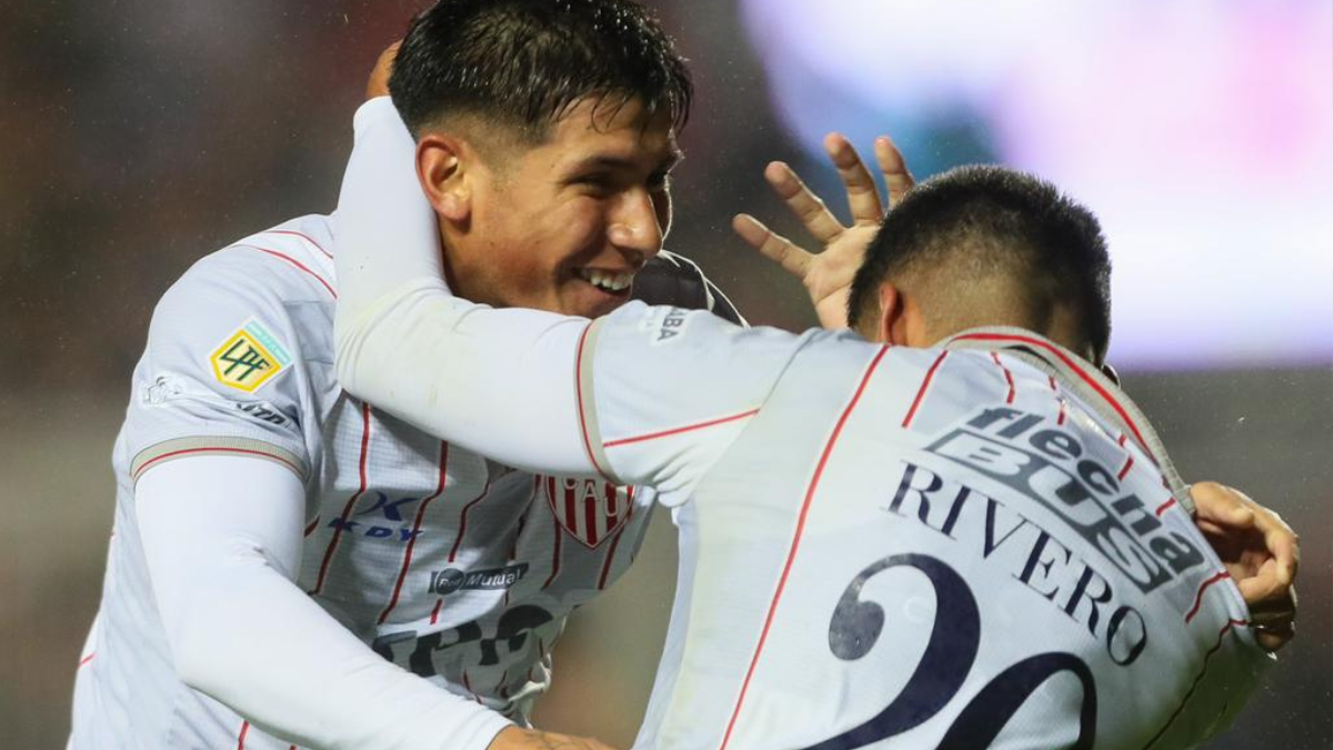 Unión venció a Argentinos Juniors por 3 a 0 en el 15 de Abril para quedar cómo escolta de la Liga Profesional.