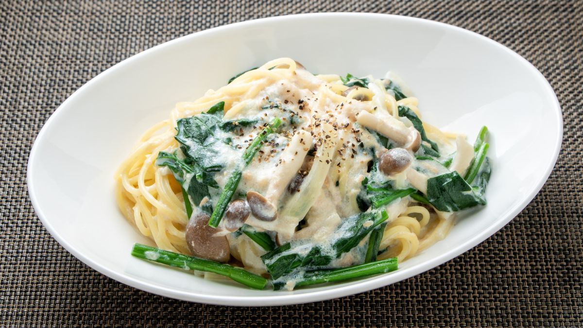 Fideos "One Pot" con crema y espinaca.