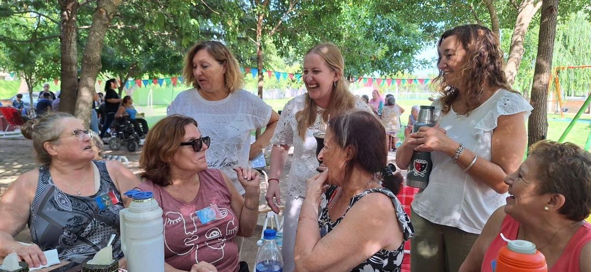 Actitud Verano 2026: la Provincia de Santa Fe puso en marcha las colonias de verano para personas mayores. Actitud Verano 2026: la Provincia de Santa Fe puso en marcha las colonias de verano para personas mayores.