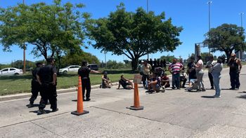 Pescadores volverán a manifestarse en la Ruta Nacional 168, pero también en otros corredores de la provincia. Pescadores volverán a manifestarse en la Ruta Nacional 168, pero también en otros corredores de la provincia.