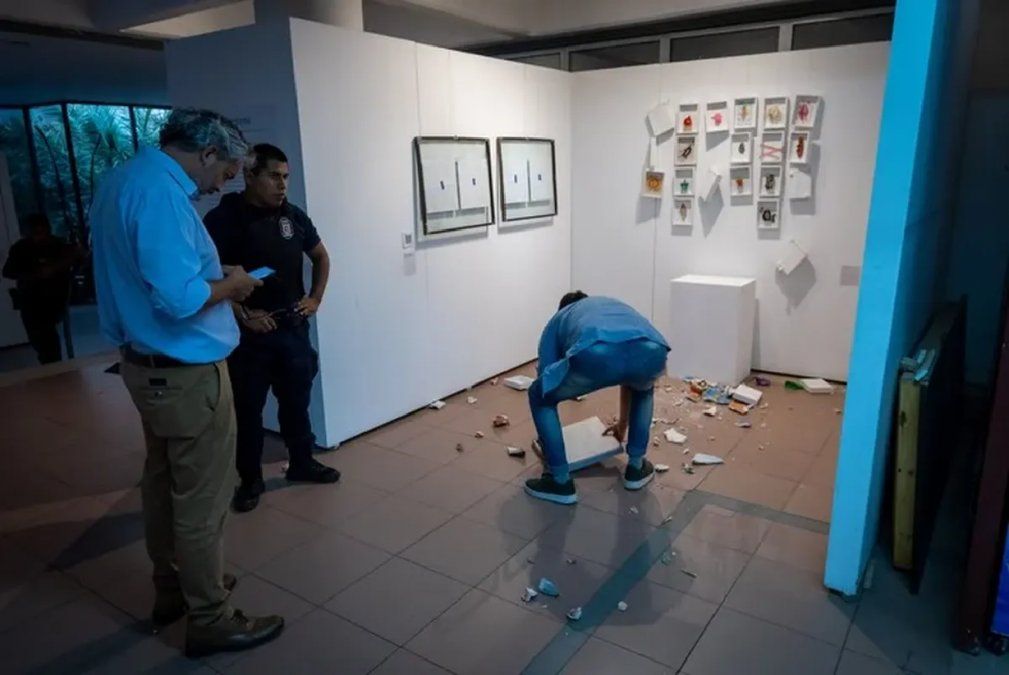 Activistas católicos destrozaron una muestra de arte feminista por el 8M en Mendoza
