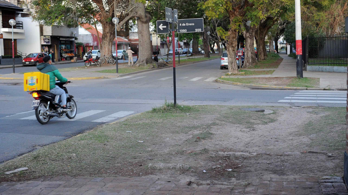 Los trabajos incluyen el mobiliario urbano, con 35 bancos, 14 cestos de residuos y 12 bicicleteros.