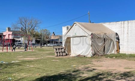 Continúa la usurpación de la carpa de hisopados en el samco de Santo Tomé. Continúa la usurpación de la carpa de hisopados en el samco de Santo Tomé.