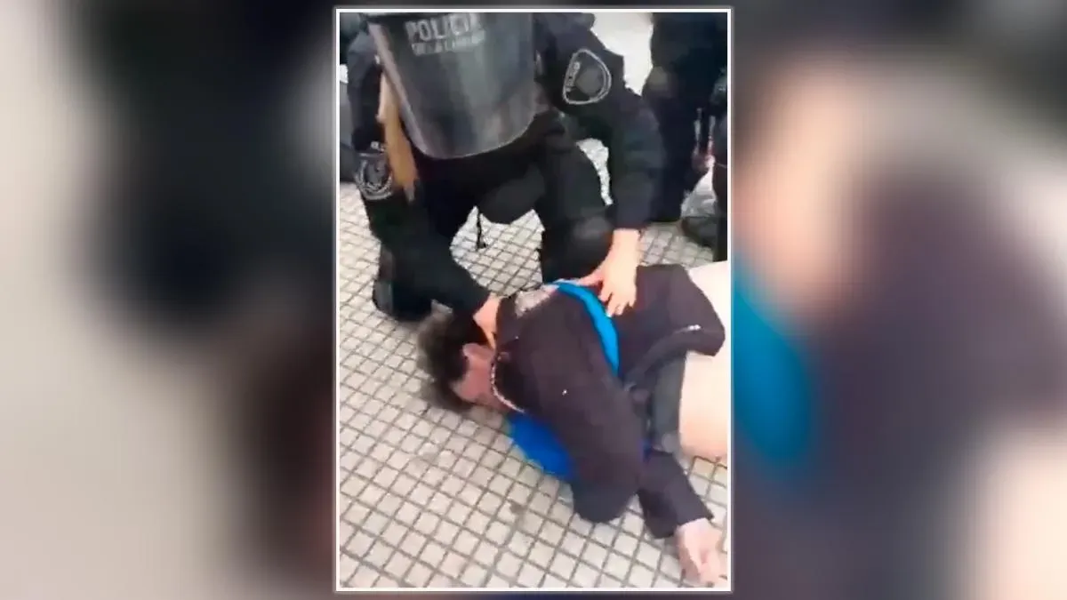 Molares fue inmovilizado violentamente por la Policía y falleció luego en un hospital.