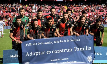 Colón visita este jueves a Argentinos Juniors y Eduardo Domínguez entregó la lista de convocados para el encuentro. Colón visita este jueves a Argentinos Juniors y Eduardo Domínguez entregó la lista de convocados para el encuentro.