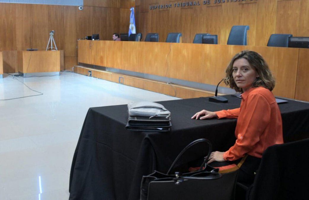 El máximo tribunal de la Nación aseguró que la decisión del Superior Tribunal de Justicia de esa provincia atenta contra la garantía de la imputada de defensa en juicio.