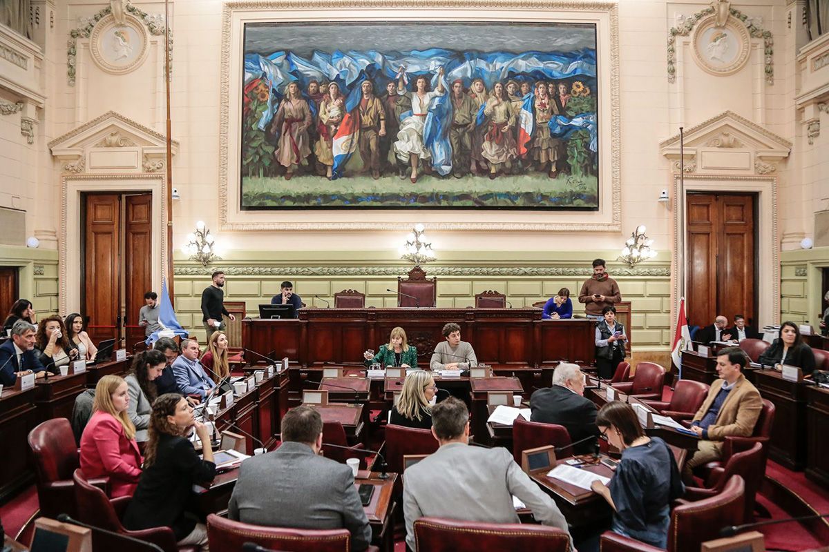 La Comisión de Declaraciones, Derechos y Garantías de la Convención del 25 emitió 12 dictámenes que abordan un total de 16 artículos de la Constitución provincial vigente, habilitados para su reforma, además de la incorporación de nuevos derechos fundamentales. La Comisión de Declaraciones, Derechos y Garantías de la Convención del 25 emitió 12 dictámenes que abordan un total de 16 artículos de la Constitución provincial vigente, habilitados para su reforma, además de la incorporación de nuevos derechos fundamentales.