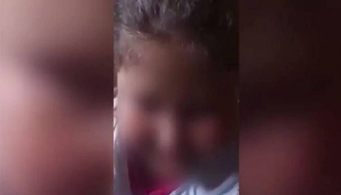La nena de 5 años maltratada por sus compañeros volvió al colegio pero no pudo entrar: se largó a llorar en la puerta
