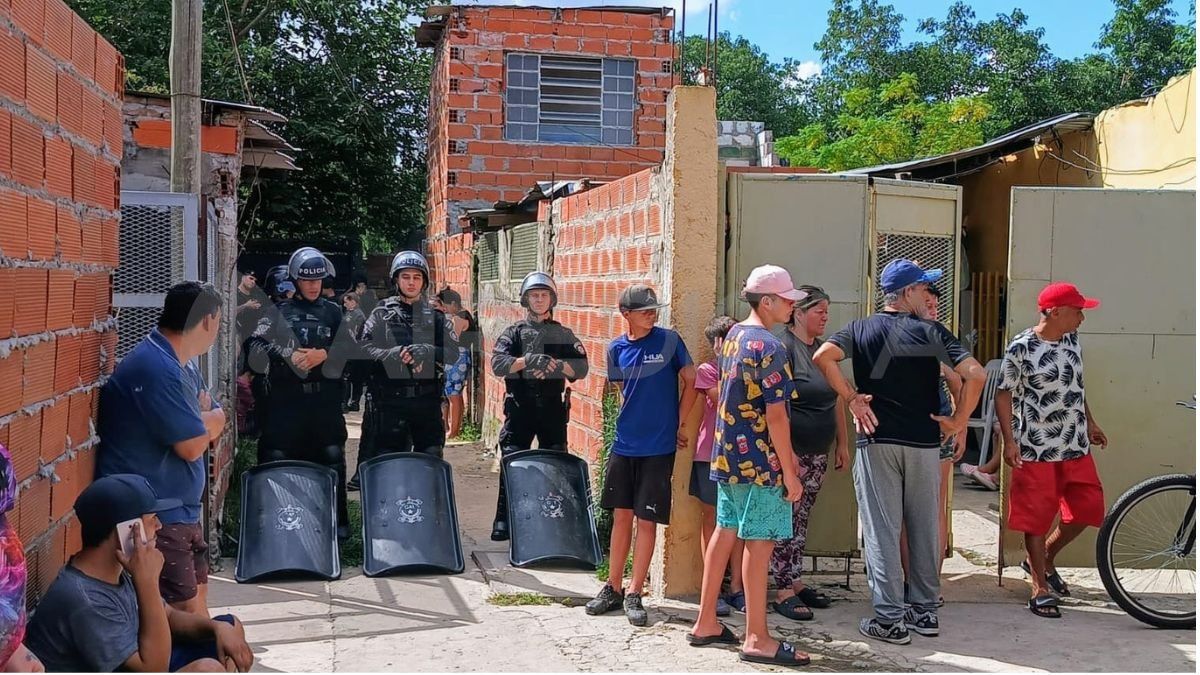 Una mujer fue asesinada con un arma de fuego y su pareja resultó gravemente herido en la ciudad de Rosario