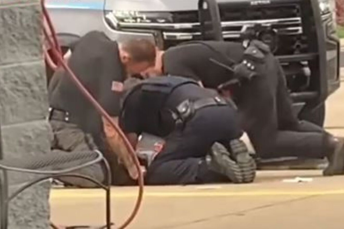 Los policías agresores fueron suspendidos