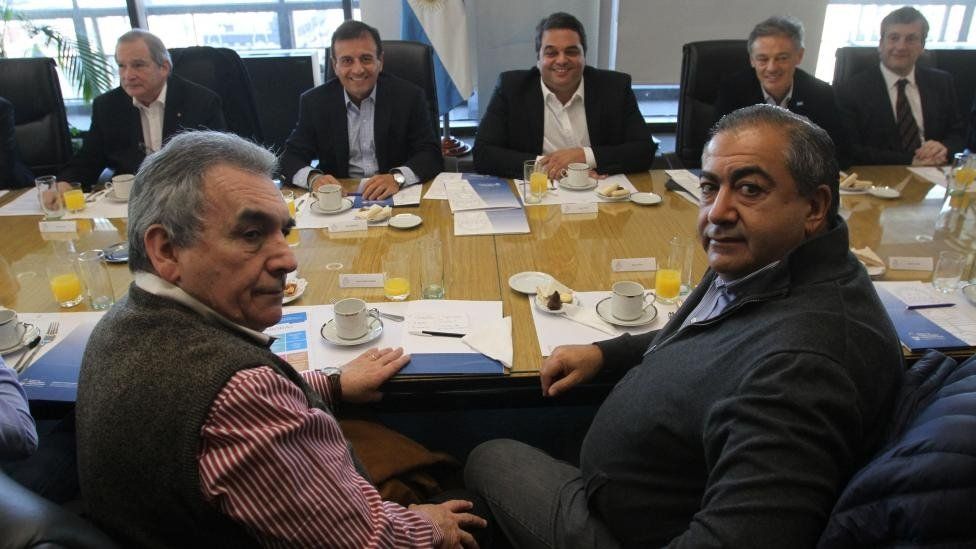 El Gobierno recibe a la CGT para tratar de desactivar el paro general