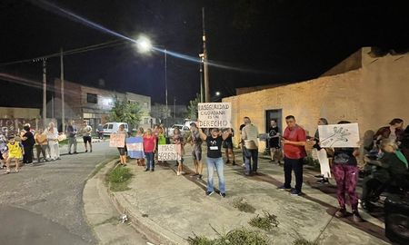 El ruidazo de los vecinos de barrio Belgrano contra la inseguridad El ruidazo de los vecinos de barrio Belgrano contra la inseguridad