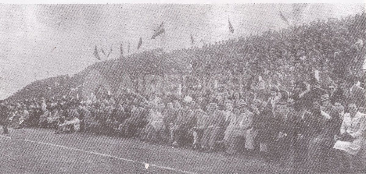 Marco imponente en el Estadio de Barrio Centenario. Se llamó Eva Perón hasta el año 1956 Marco imponente en el Estadio de Barrio Centenario. Se llamó Eva Perón hasta el año 1956