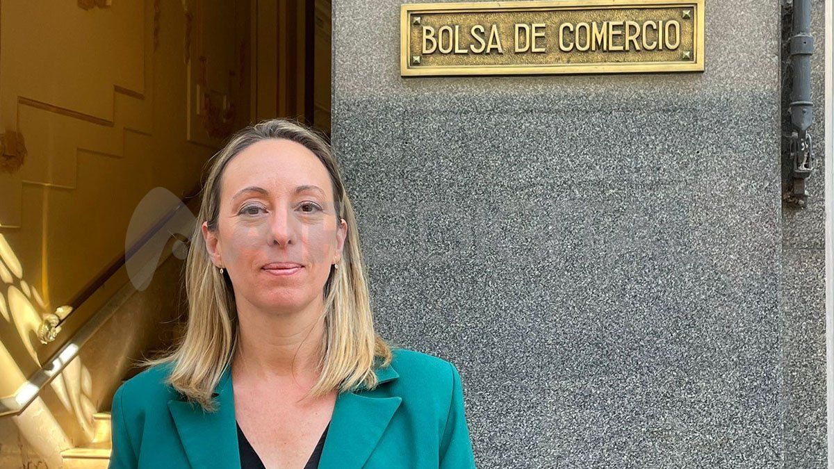 Renata Gigliotti, secretaria de Transporte de Santa Fe, admitió que el anuncio los “agarró de sorpresa”, y advirtió que “veníamos trabajando con el gobierno nacional con un plan de desarrollo de los puertos de Santa Fe hacia el norte Renata Gigliotti, secretaria de Transporte de Santa Fe, admitió que el anuncio los “agarró de sorpresa”, y advirtió que “veníamos trabajando con el gobierno nacional con un plan de desarrollo de los puertos de Santa Fe hacia el norte