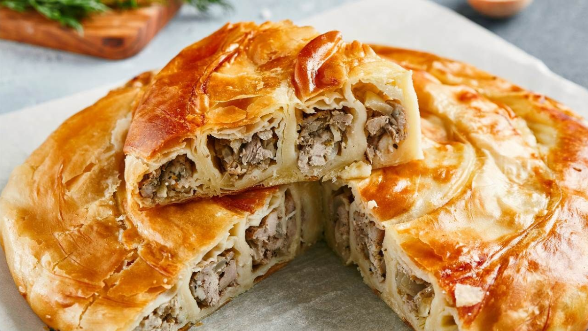 El börek es una receta simple que transforma ingredientes cotidianos en una comida original y sabrosa