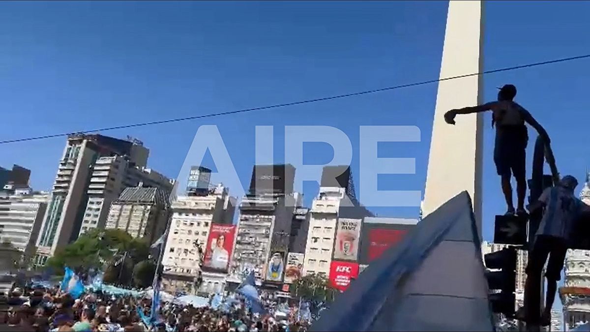 Estalló el festejo en el Obelisco por el triunfo de Argentina en el Mundial