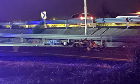 Accidente fatal en la Ruta Nacional 168: dos motociclistas fallecieron tras chocar contra una camioneta este domingo. Accidente fatal en la Ruta Nacional 168: dos motociclistas fallecieron tras chocar contra una camioneta este domingo.