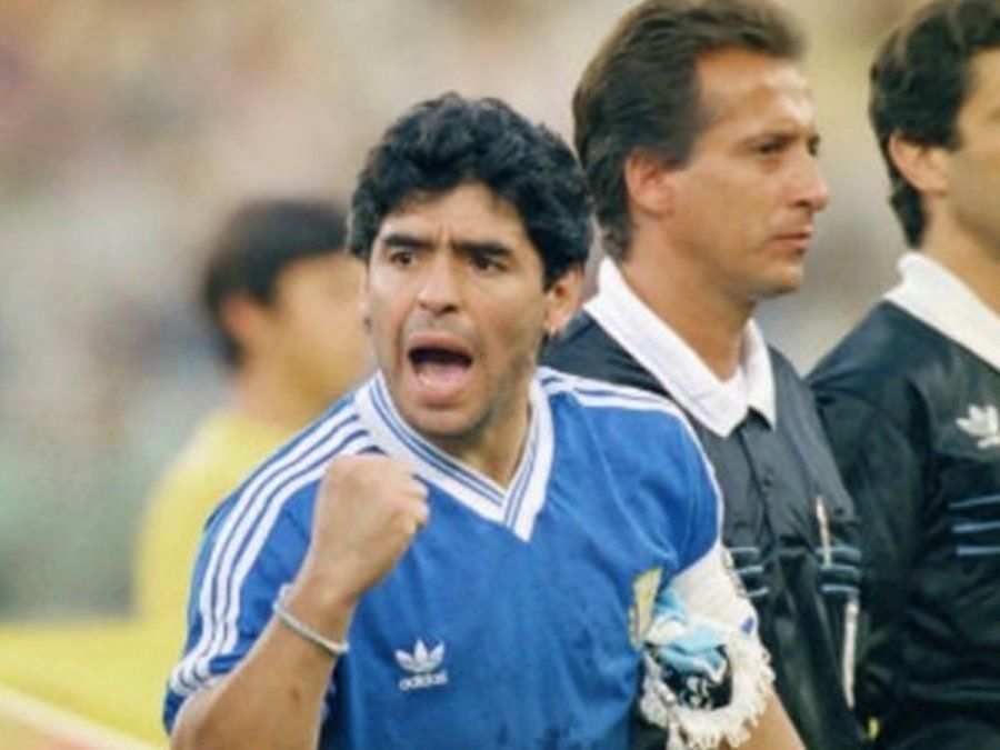 Con la selección argentina absoluta, Diego Maradona disputó cuatro mundiales, llegando a dos finales.