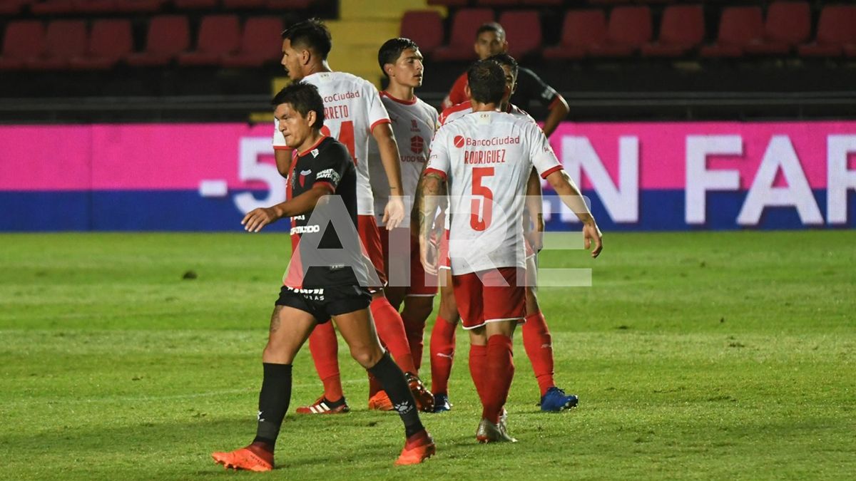Independiente derrotó 2-1 a Colón en Santa Fe y clasificó a la Zona Campeonato de la Copa Diego Maradona.