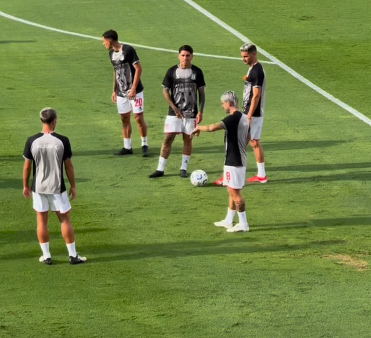 Facundo Farías junto a Lucas Alario, dos con pasado en Colón. Facundo Farías junto a Lucas Alario, dos con pasado en Colón.