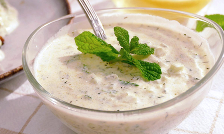 Cómo hacer salsa de yogur: la receta sencilla y económica para prepararla en casa Cómo hacer salsa de yogur: la receta sencilla y económica para prepararla en casa