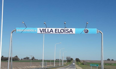 Un importante operativo de Gendarmería se desarrolló este martes en inmediaciones de la localidad santafesina de Villa Eloísa, donde fue hallada una avioneta presuntamente vinculada al narcotráfico. Un importante operativo de Gendarmería se desarrolló este martes en inmediaciones de la localidad santafesina de Villa Eloísa, donde fue hallada una avioneta presuntamente vinculada al narcotráfico.