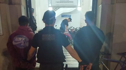 Los ladrones detenidos tras el robo de la moto del delivery de una heladería en Santa Fe seguirán en prisión