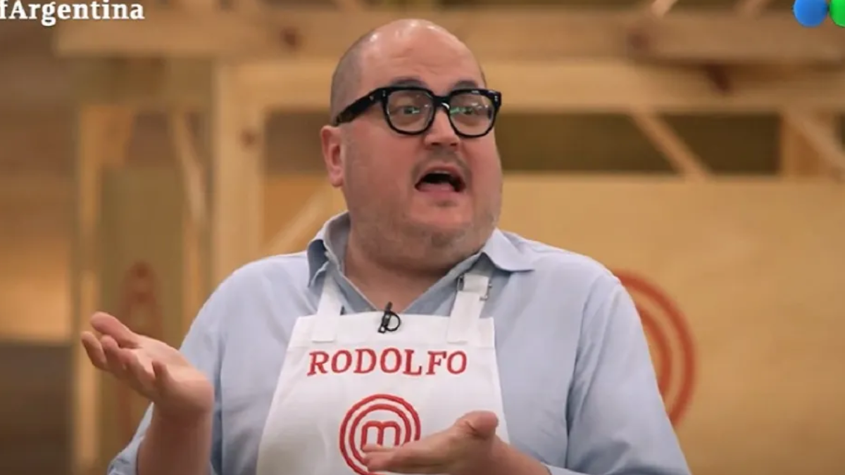 Rodolfo hizo la mirada para un costado al saber que Estefanía casi termina intoxicada por su culpa. Rodolfo hizo la mirada para un costado al saber que Estefanía casi termina intoxicada por su culpa.