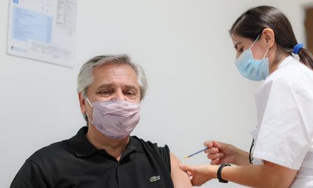 Aire de Santa Fe | alberto fernández recibe la vacuna sputnik V contra el coronavirus covid 19 _9x16.jpg