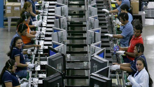 Según el Gobierno, el empleo privado formal cayó un 0,7% en el 2016