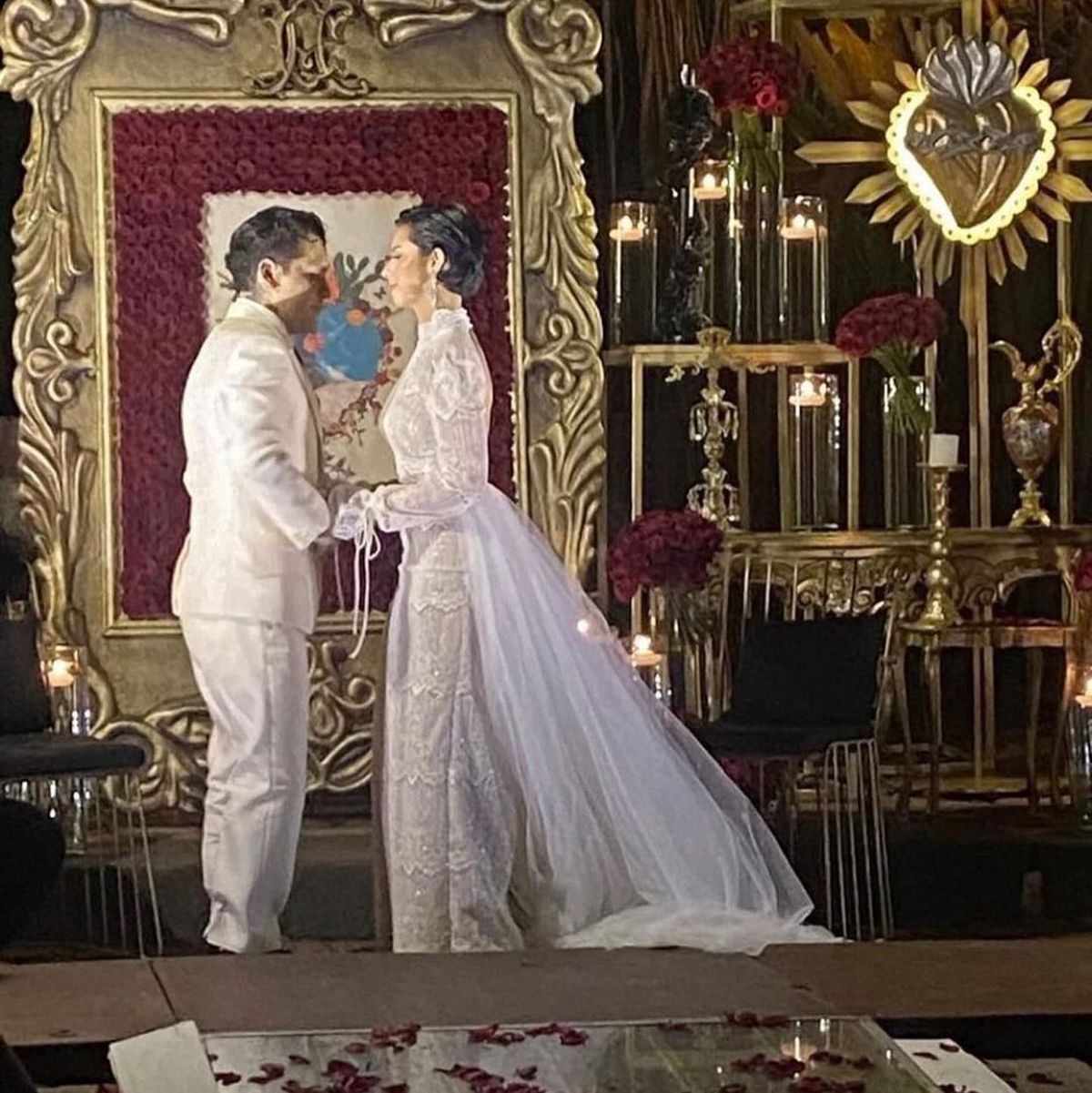 Christian Nodal se casó con Ángela Aguilar. Christian Nodal se casó con Ángela Aguilar.