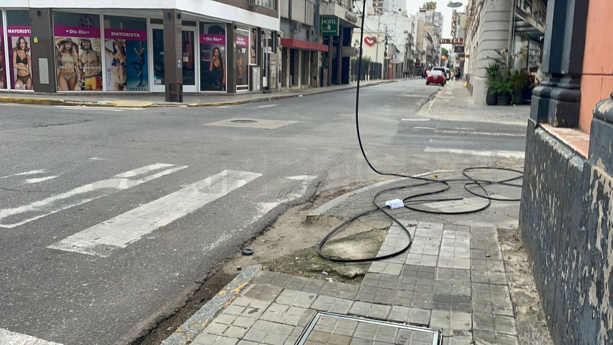 Intentaron robar cables en pleno centro de la ciudad de Santa Fe. Intentaron robar cables en pleno centro de la ciudad de Santa Fe.