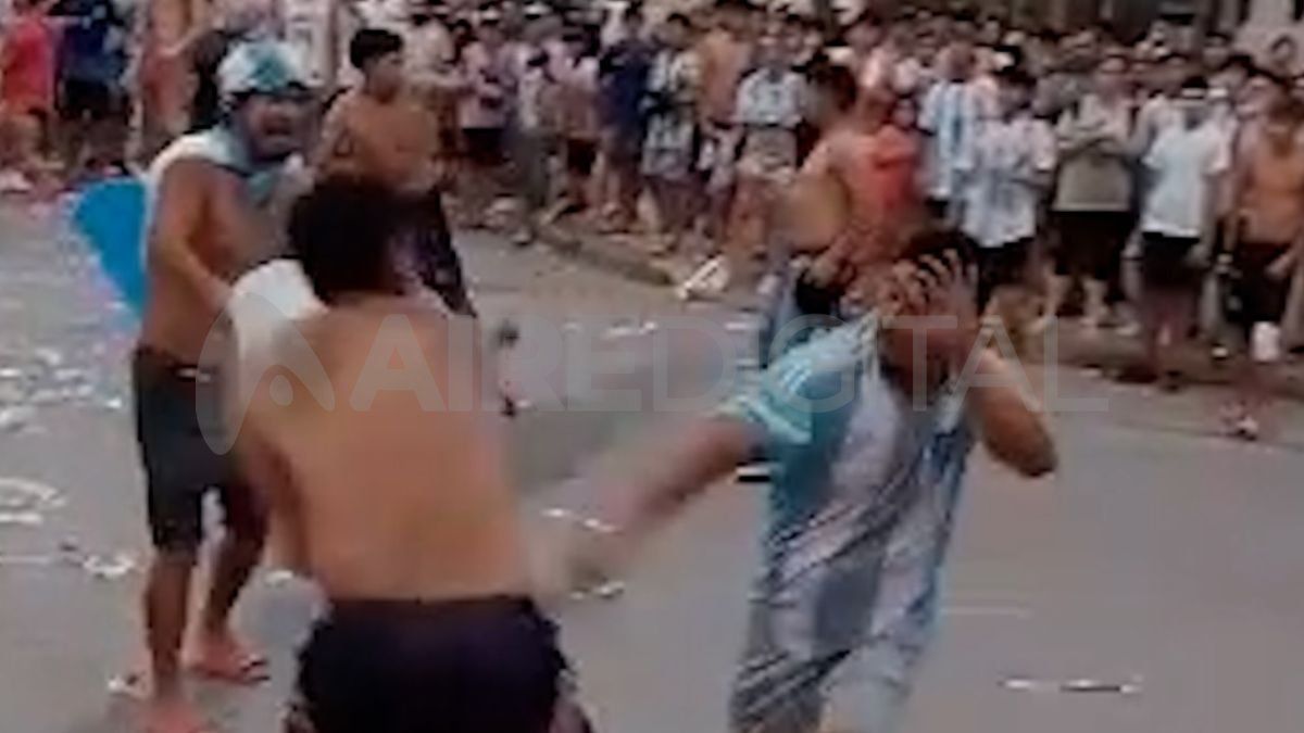 Captura de uno de los videos registrados en medio de la batalla campal en San Justo