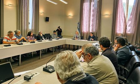 La reunión paritaria se realizó este jueves y no hubo acuerdo. Se pasó a un cuarto intermedio hasta el lunes. La reunión paritaria se realizó este jueves y no hubo acuerdo. Se pasó a un cuarto intermedio hasta el lunes.