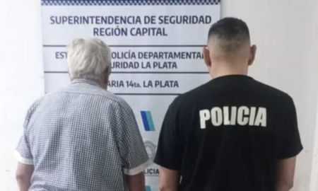 El hecho ocurrió en una vivienda del barrio Melchor Romero, donde un jubilado de 78 años fue detenido tras un violento conflicto vecinal. El hecho ocurrió en una vivienda del barrio Melchor Romero, donde un jubilado de 78 años fue detenido tras un violento conflicto vecinal.