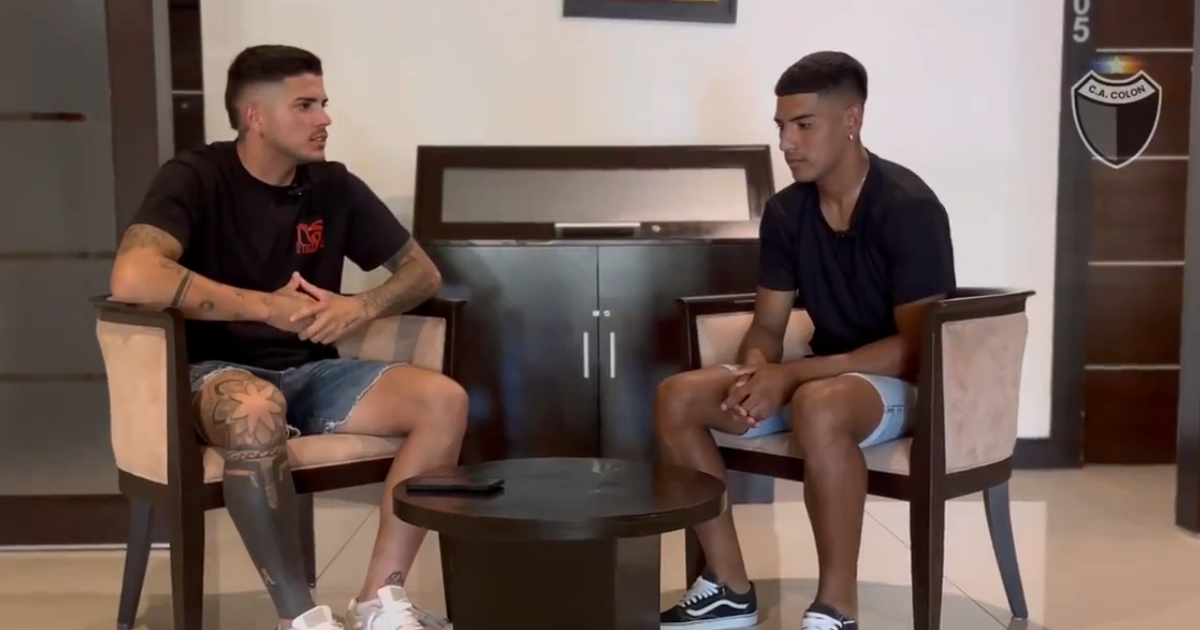 Alexis Sabella y Ezequiel Herrera en su presentación como jugadores de Colón. Alexis Sabella y Ezequiel Herrera en su presentación como jugadores de Colón.