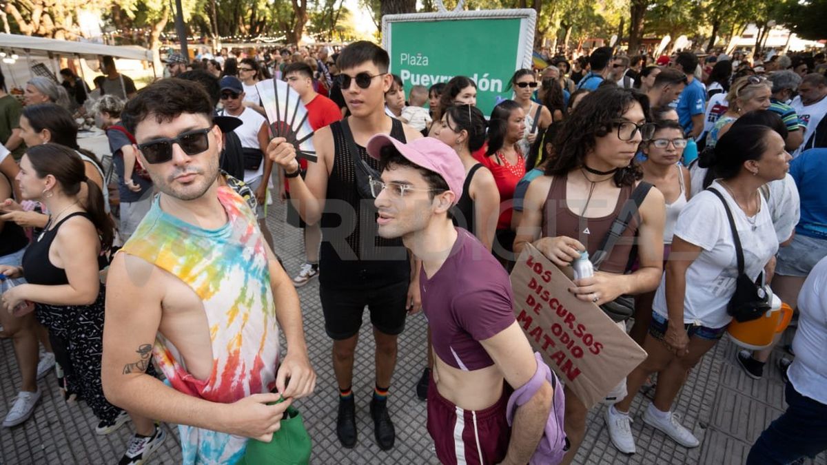 La convocatoria se dio en la Plaza Pueyrredón, para luego caminar hasta El Molino Fábrica Cultural. La convocatoria se dio en la Plaza Pueyrredón, para luego caminar hasta El Molino Fábrica Cultural.