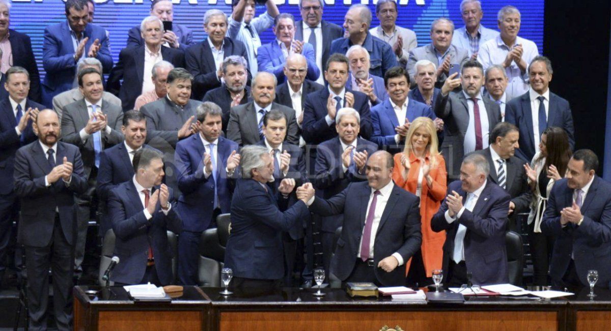 Alberto Fernández en la asunción de Juan Manzur: “Vamos a enfrentar un tiempo complejo”