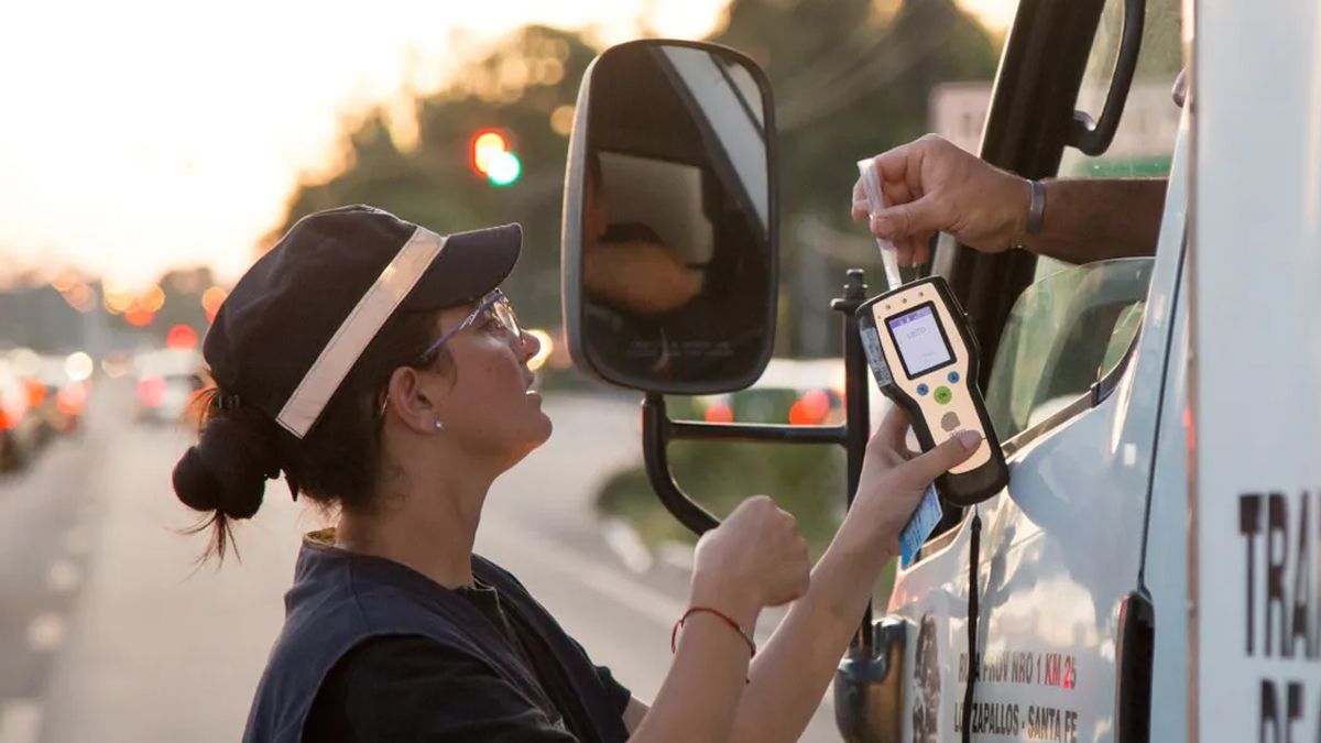 La iniciativa que promueve la adhesión a la ley nacional por la que queda prohibido conducir cualquier tipo de vehículo con alcoholemia superior a cero miligramos por litro de sangre.