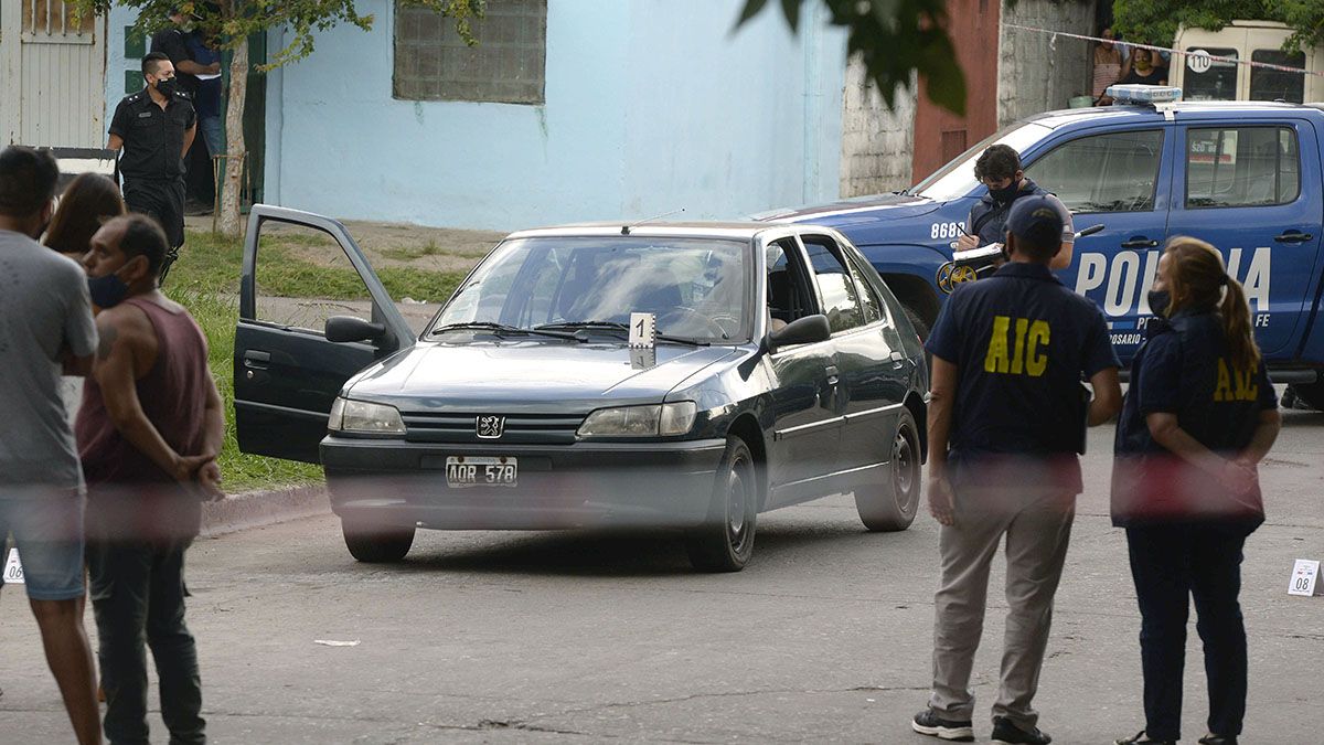 El vehículo en el que circulaba la pareja asesinada este miércoles en Rosario.&nbsp;