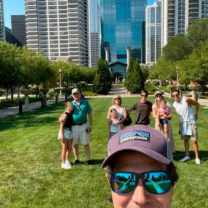 Gastón Dalmau en Chicago, junto a su familia.