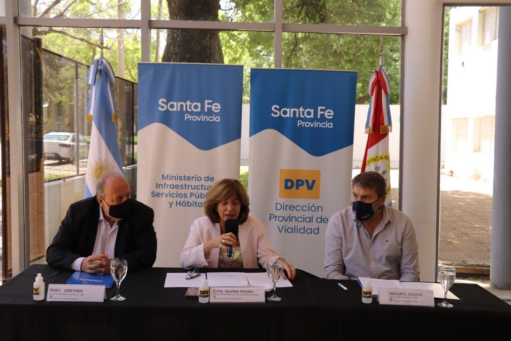 El acuerdo fue suscripto por la ministra de Infraestructura Silvina Frana, el administrador de Vialidad Oscar Ceschi y el decano de la UTN Rudy Grether.